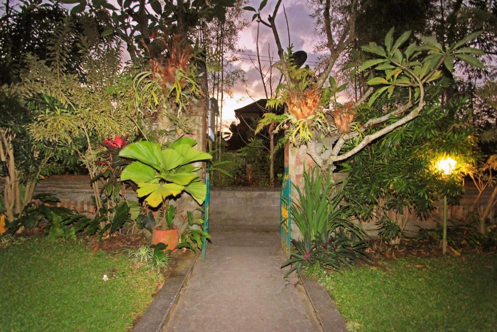 Pering Bungalow Ubud Exterior photo